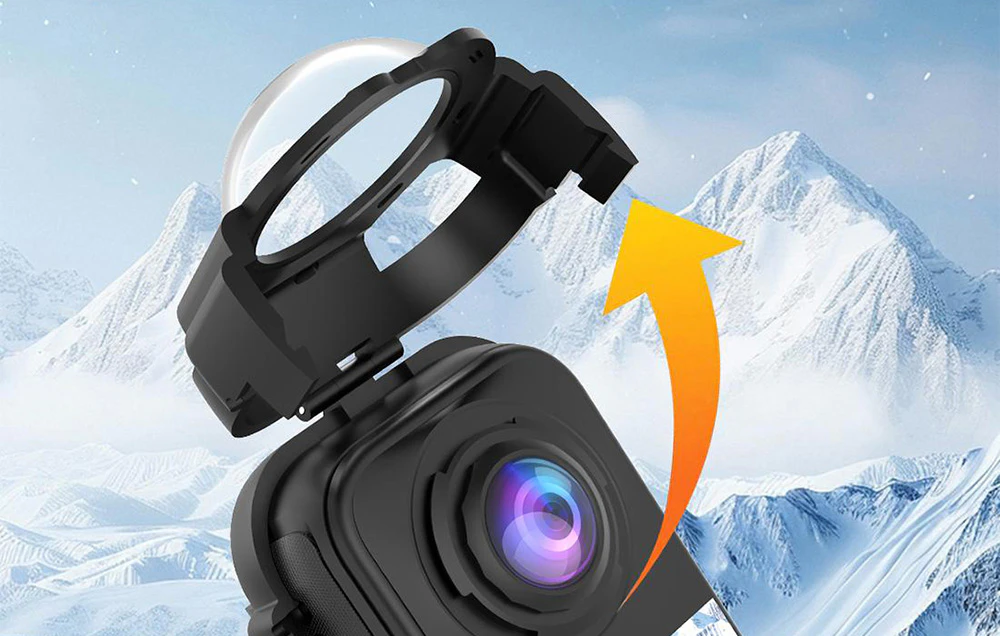 Săgeată care arată deschiderea capacului obiectivului unei camere Insta360 pe un fundal de vârfuri muntoase înzăpezite