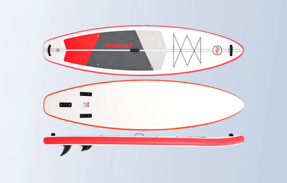 3 plăci de surf Funwater din unghiuri diferite pe un fundal deschis