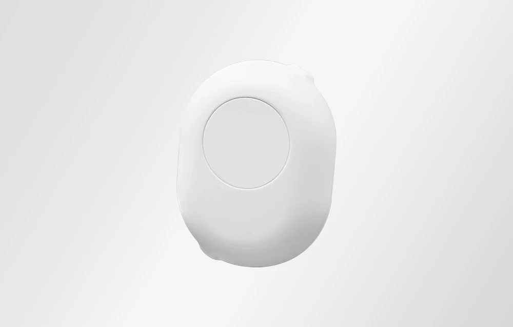 Accesoriu controler Shelly în alb cu un fundal luminos.