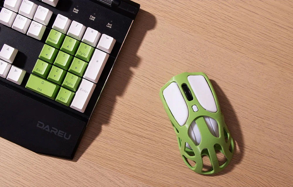 Mouse de calculator în culoare verde realizat prin imprimare 3D.