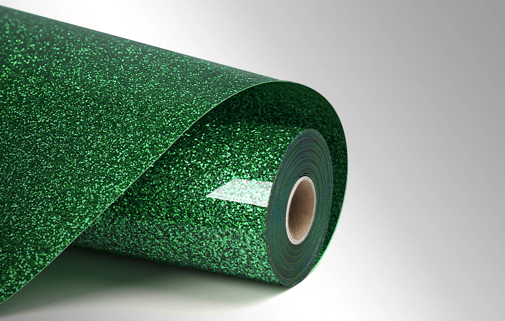 Folie de transfer termic cu sclipici verde pe fundal gri