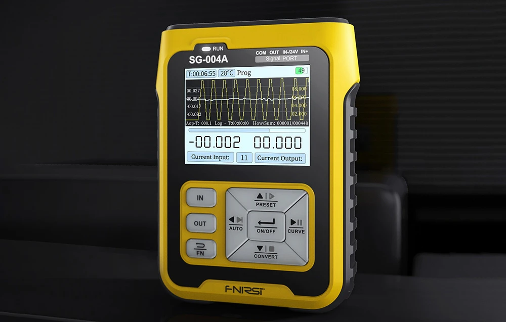 Generator de semnal FNIRSI de culoare galbenă pe fundal gri