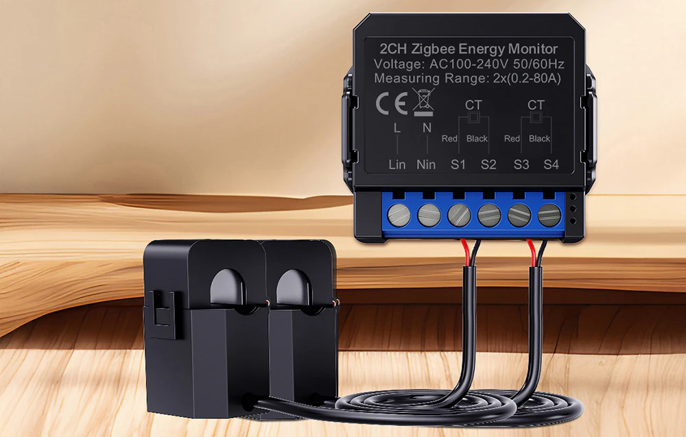 Contor de energie bi-direcțional inteligent Zigbee și senzor CT pe fundal de lemn