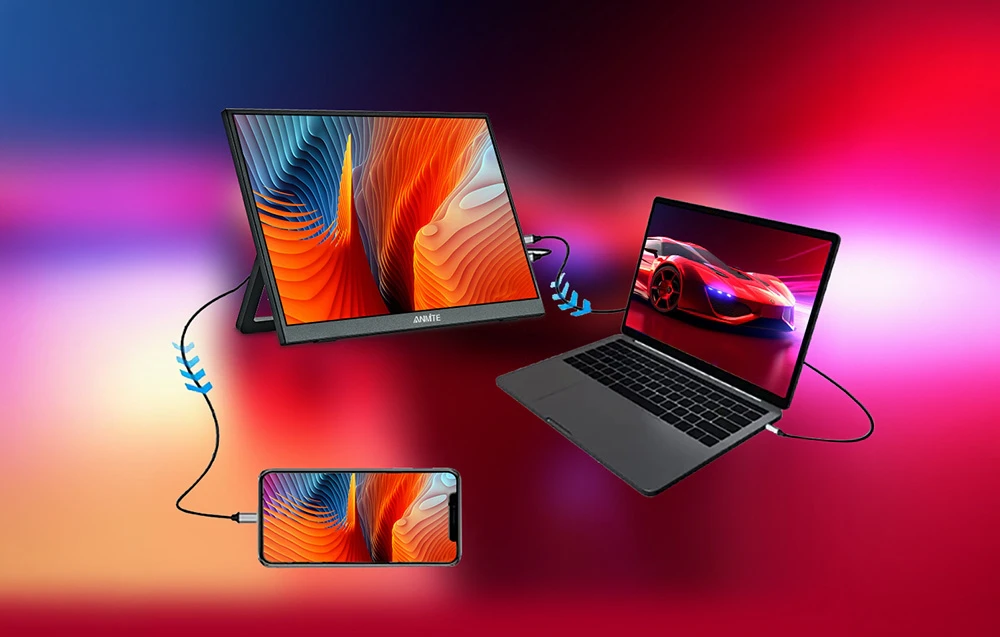 Un ecran portabil conectat prin cabluri la un smartphone și un laptop deschis, pe un fundal colorat.