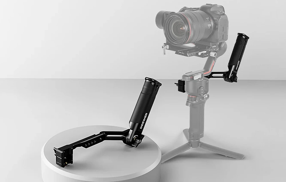 Ilustrație care prezintă două mânere laterale pentru gimbal; unul detașat pe platformă, celălalt montat pe stabilizator.