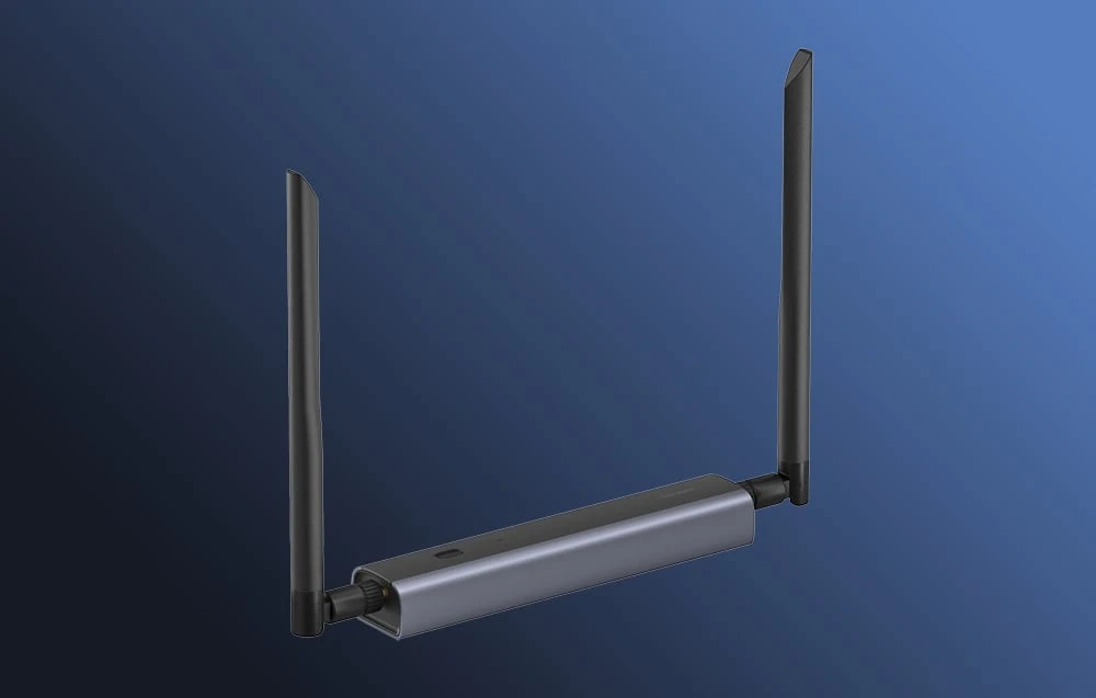 Gateway ZigBee gri-negru cu 2 antene pe fundal albastru închis.