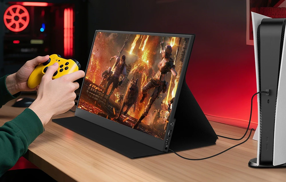 Un jucător care ține un controler galben în fața unui monitor ZEUSLAP conectat la o consolă PlayStation 5 pe un birou