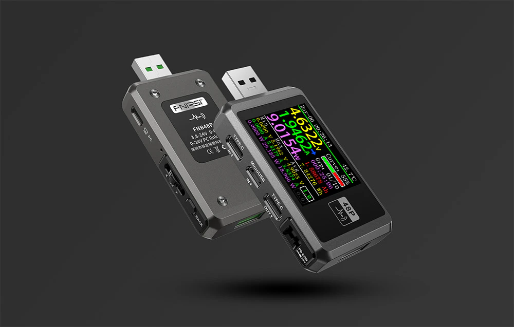 Tester USB cu ecran pe o parte și date tehnice pe cealaltă