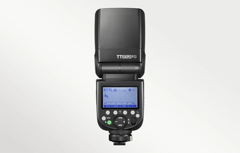 Partea din spate a blițului Godox TT685II, cu ecran LCD retroiluminat și butoane de control