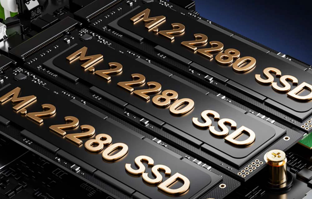 Vedere de aproape a 3 SSD-uri M.2 2280