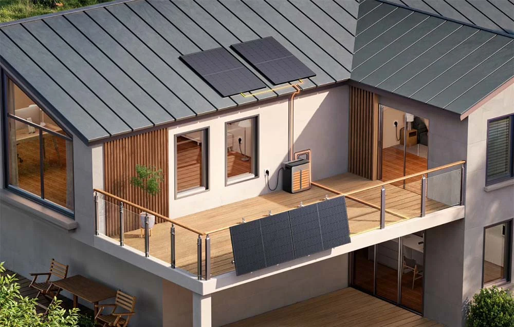 Terasă modernă cu panouri solare, balustradă și acumulator de energie lipit de perete