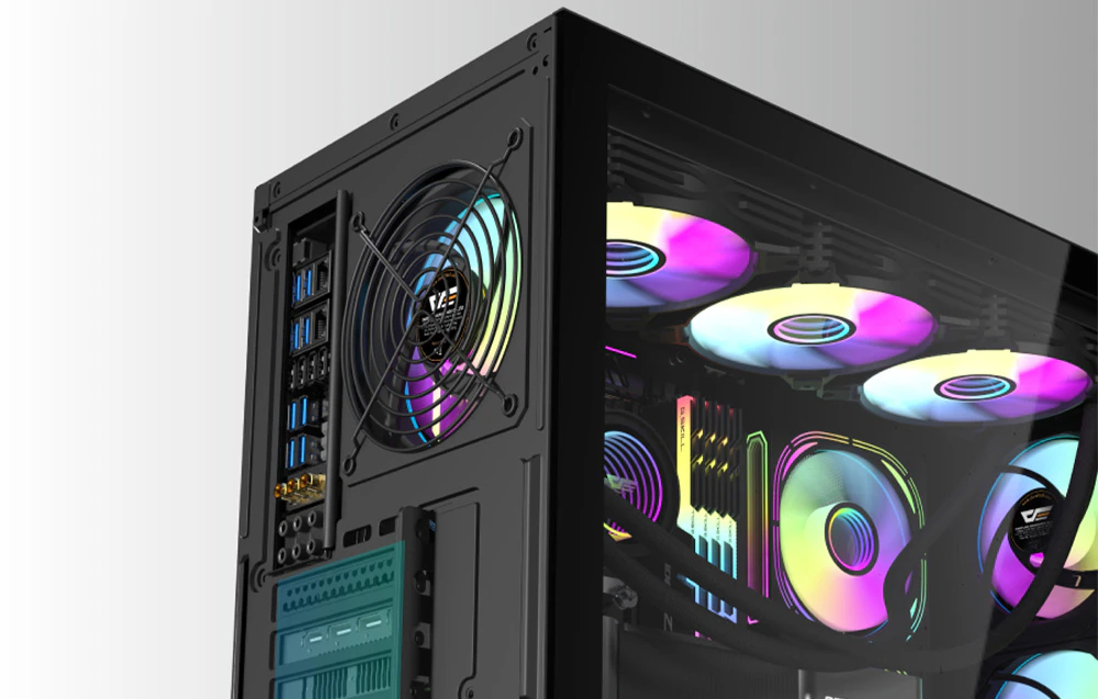 Carcasă de computer neagră cu ventilatoare iluminate.