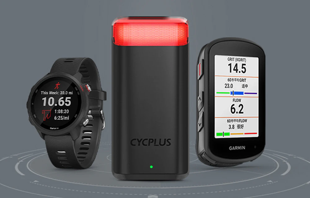 Lumină Cycplus plasată între un ceas sport și un computer pentru bicicletă