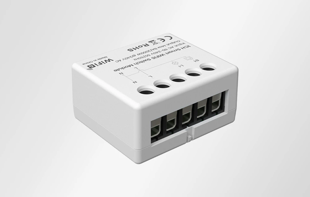Modulul comutatorului inteligent văzut din lateral, prezentând mufele de conectare