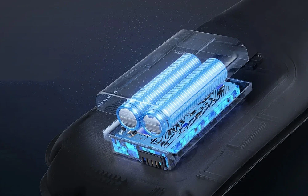O secțiune transversală a unei lămpi alungite care prezintă o diagramă a componentelor electronice interne și două baterii albastre.