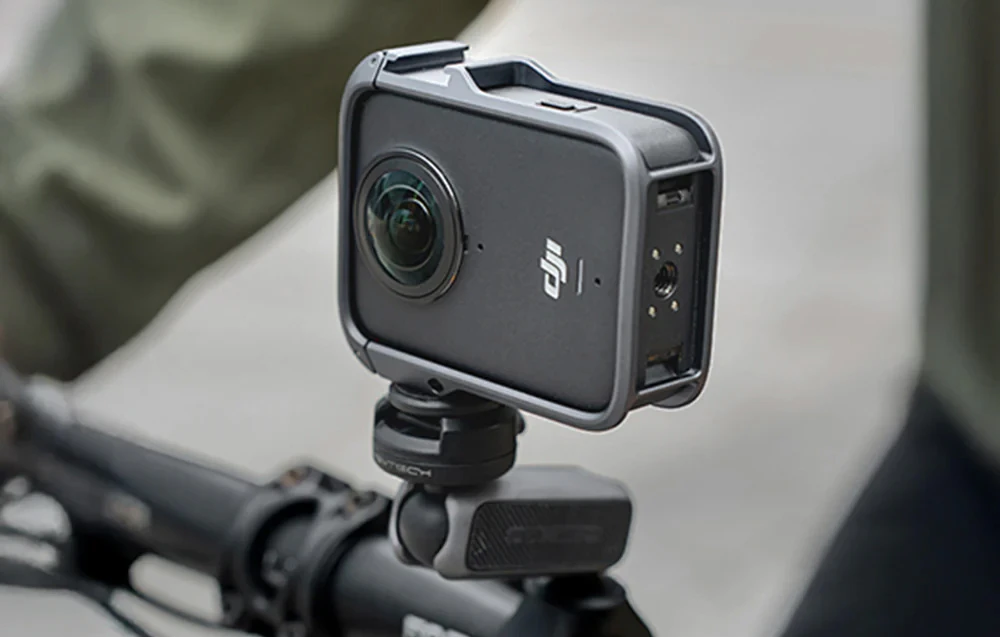 Carcasă neagră pentru camera OSMO 360 montată pe dispozitiv