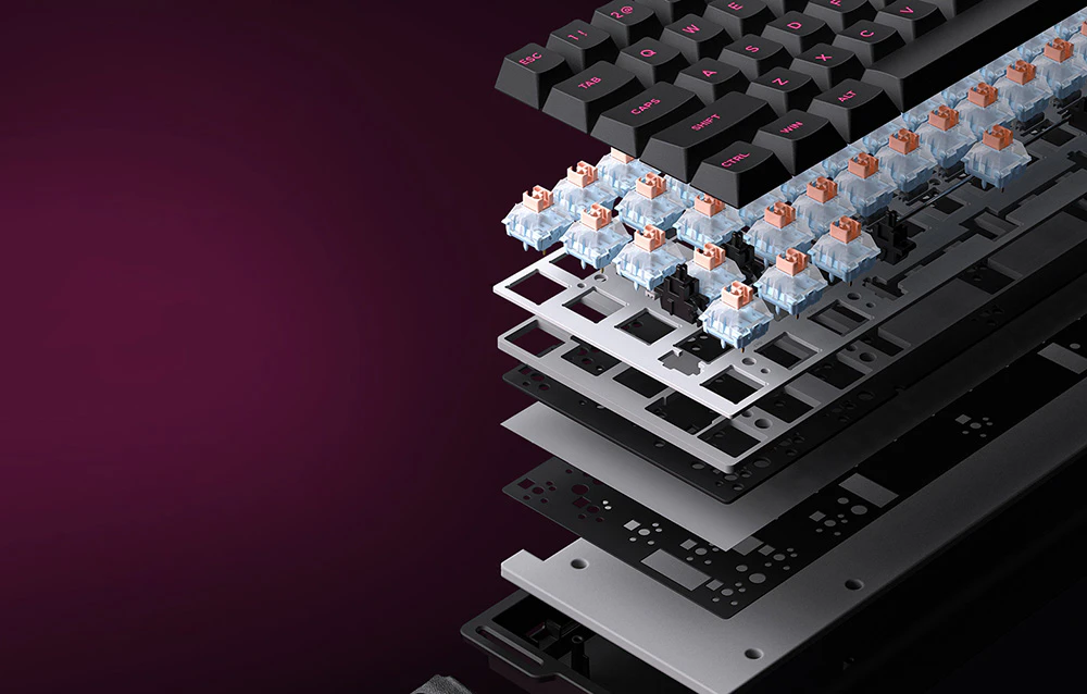 Componente ale tastaturii pe un fundal întunecat