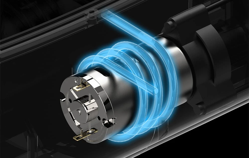 Motorul electric dezasamblat al bărcii, cu linii albastre spiralate ale câmpului magnetic în jurul rotorului