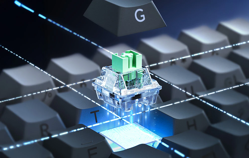 Comutator verde deasupra tastaturii negre