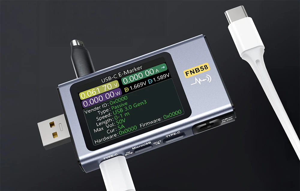 Tester port USB cu un cablu USB conectat