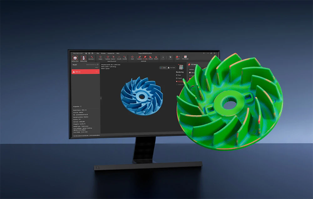 Un monitor care afișează un software de procesare a imaginilor, lângă un model 3D
