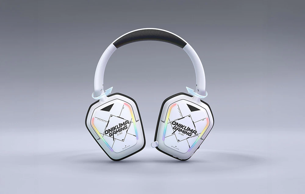 Căști in-ear Onikuma albe pe un fundal gri