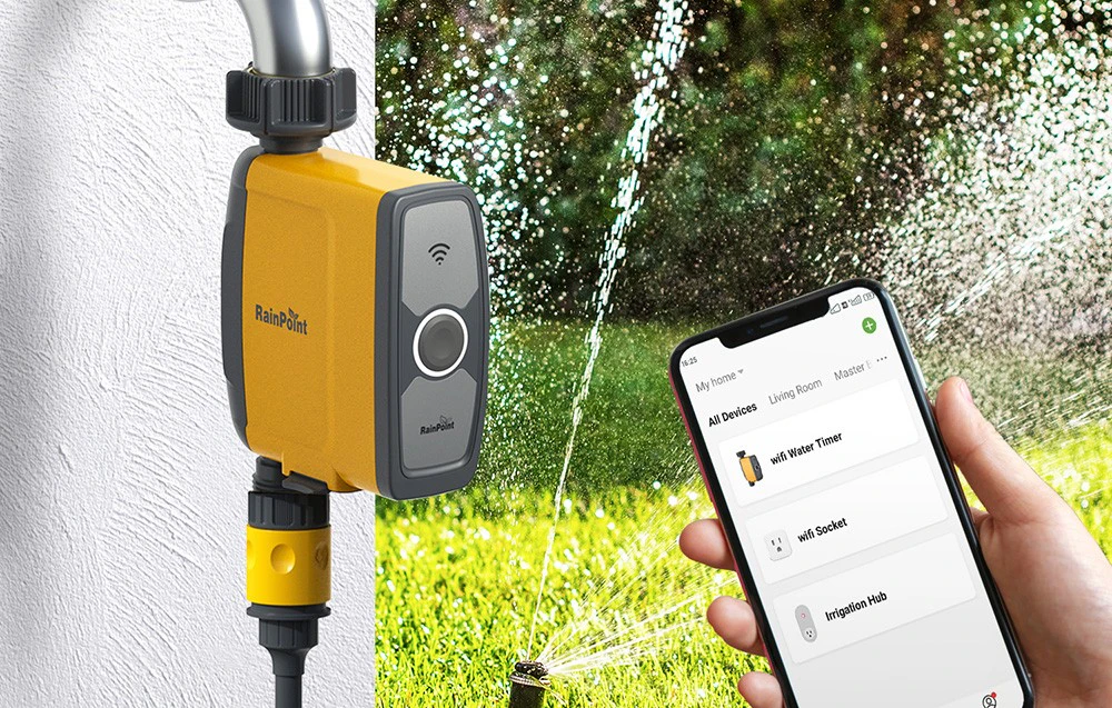 Controlerul de irigare RainPoint, care se conectează la un smartphone prin intermediul aplicației.