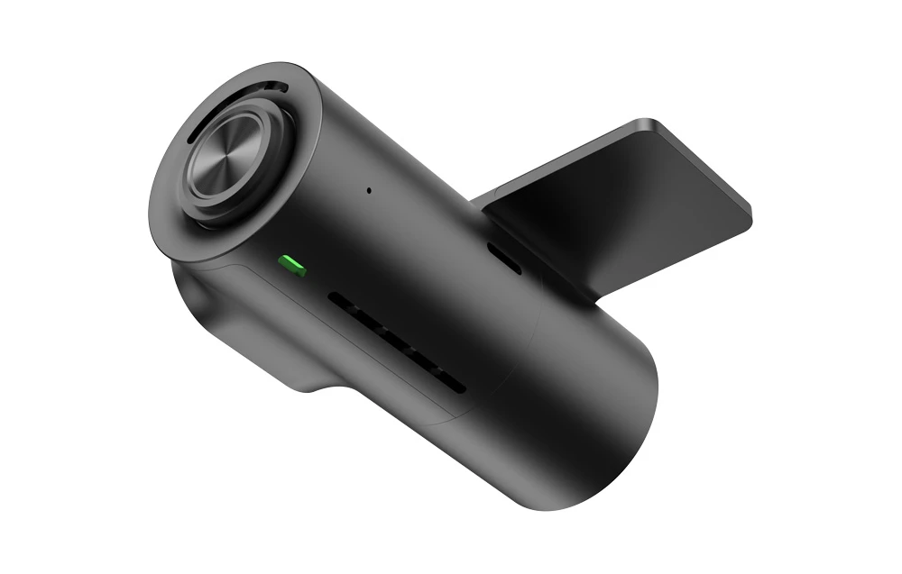Cameră video de bord neagră văzută de jos; slot pentru card de memorie vizibil și LED verde luminos
