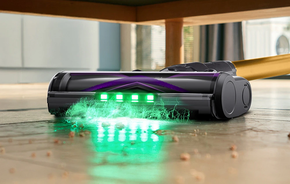 Accesoriul cu perie al aspiratorului vertical Ultenic este prevăzut cu o lumină LED care iluminează praful de pe podea