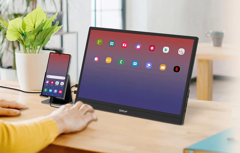 Monitor portabil ZEUSLAP conectat la un smartphone și afișând interfața aplicației