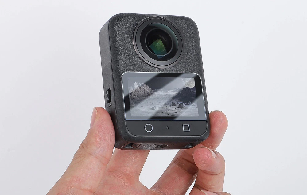 Cameră panoramică compactă ținută în mână, cu ecran tactil și obiectiv cu unghi larg