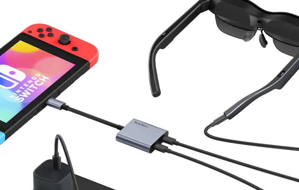 Consola Nintendo Switch conectată la ochelarii inteligenți RayNeo folosind adaptorul USB-C și cablul de alimentare.