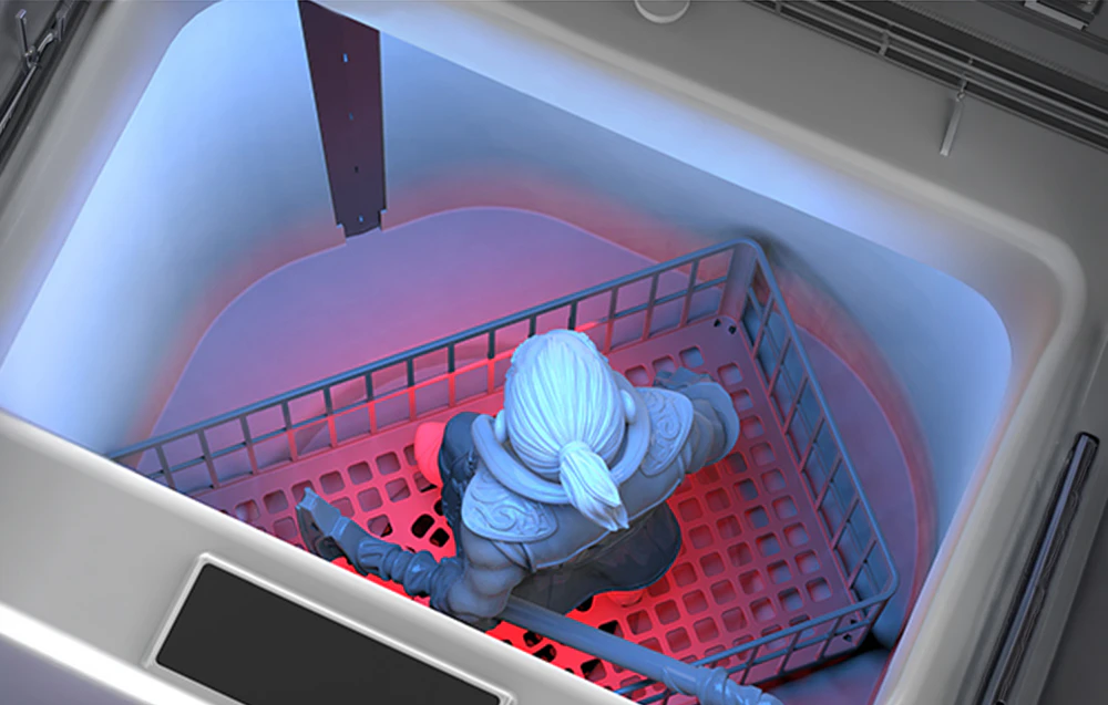 Vedere de sus a unei imprimări 3D în curs de întărire folosind dispozitivul Anycubic