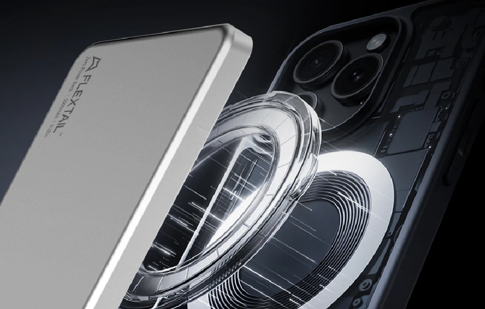 O ilustrație care prezintă sistemul de încărcare wireless magnetic al bateriei externe FlexTail și un smartphone.