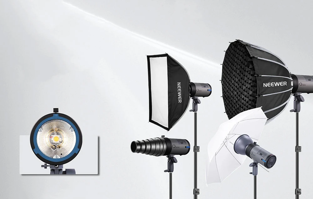 Un kit de iluminare de studio cu diverse modificatoare de lumină, precum o umbrelă și o cutie de lumină.