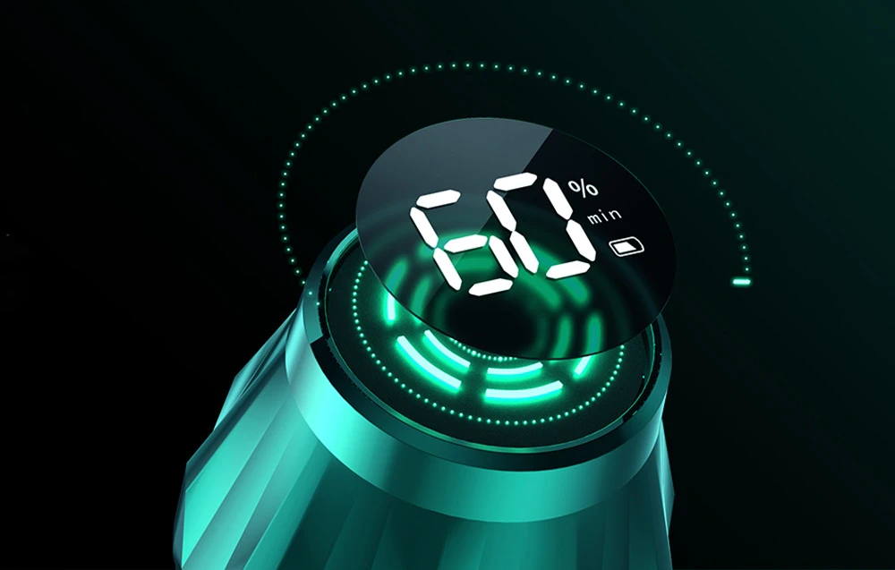 Afișaj digital cu LED-uri pe un aspirator vertical, care indică un nivel de încărcare a bateriei de 60%