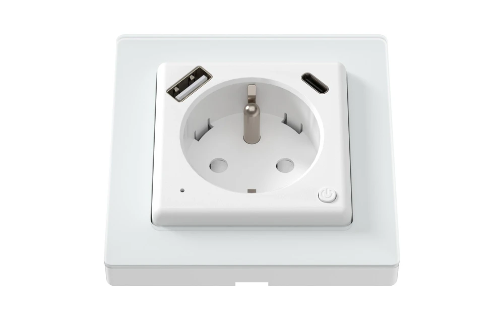 Vedere frontală a prizei cu porturi USB-A și USB-C.