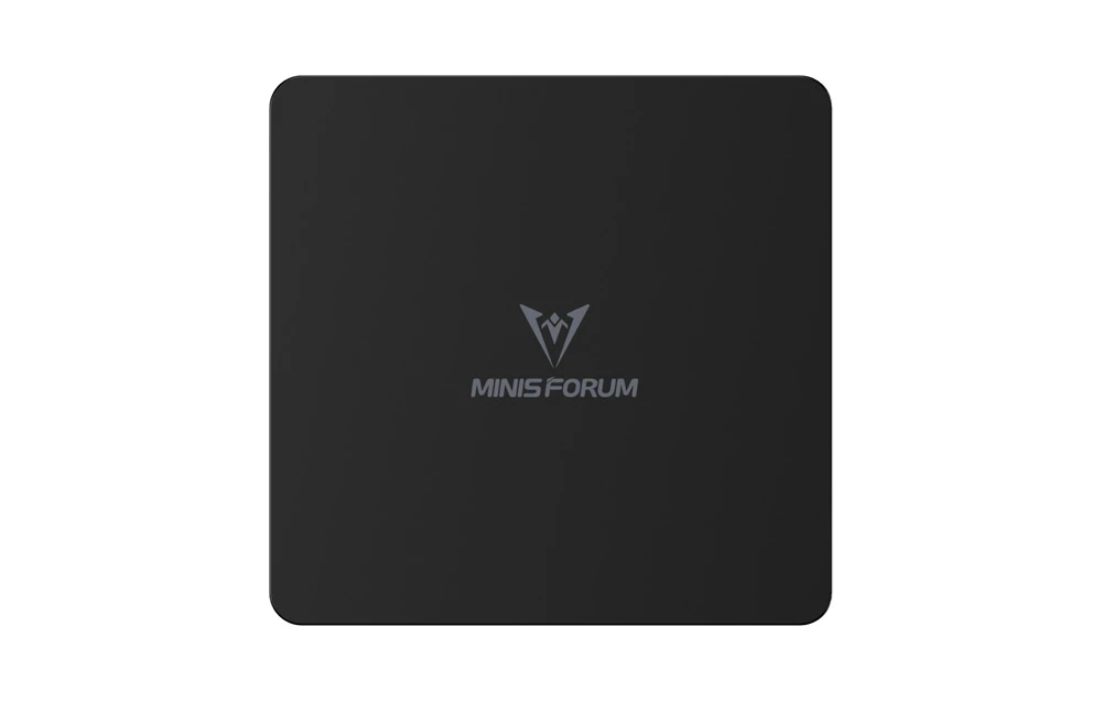 O vedere de sus a unui mini PC negru, pătrat, cu logo-ul Minisforum centrat în partea de sus.