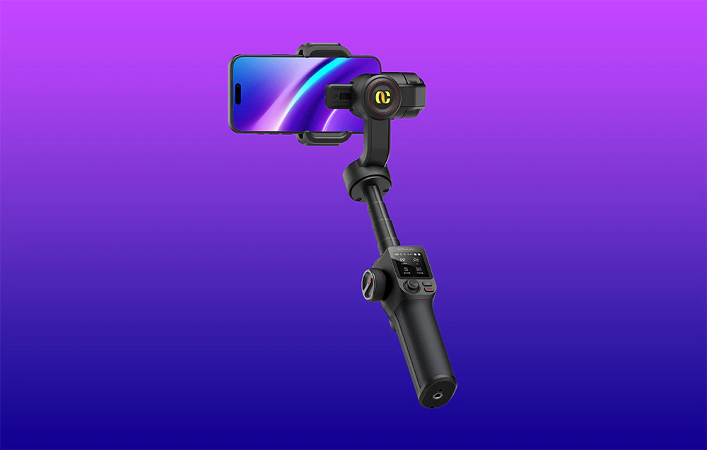 Gimbal cu un smartphone în poziție orizontală afișat pe un fundal cu gradient violet.