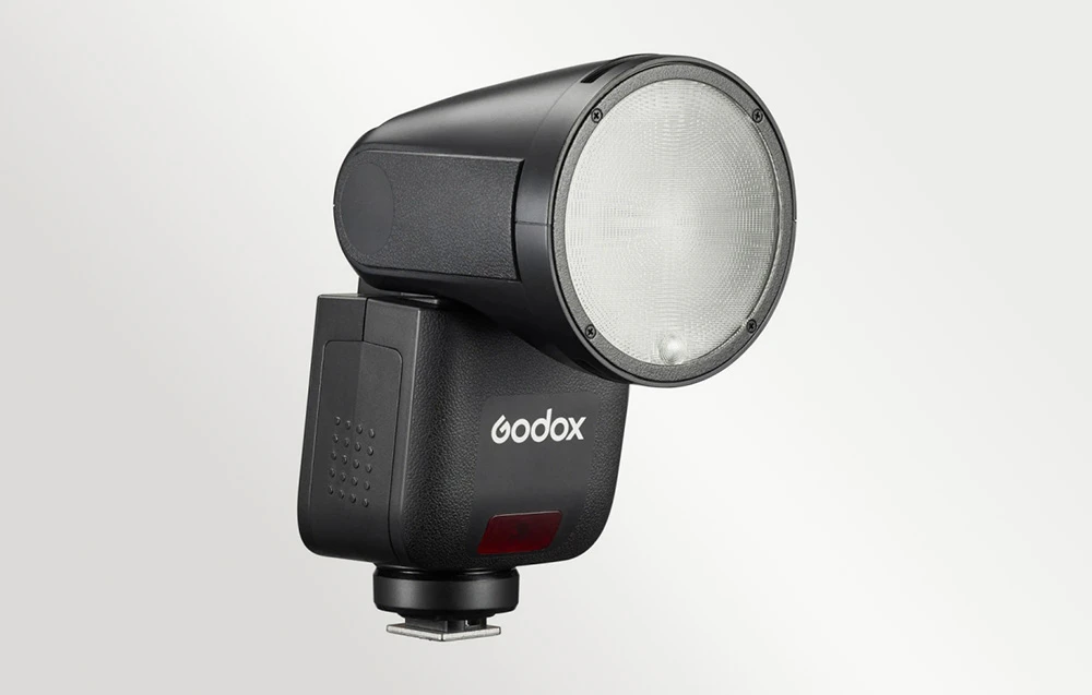 Blitz Godox cu cap rotund, văzut din profil