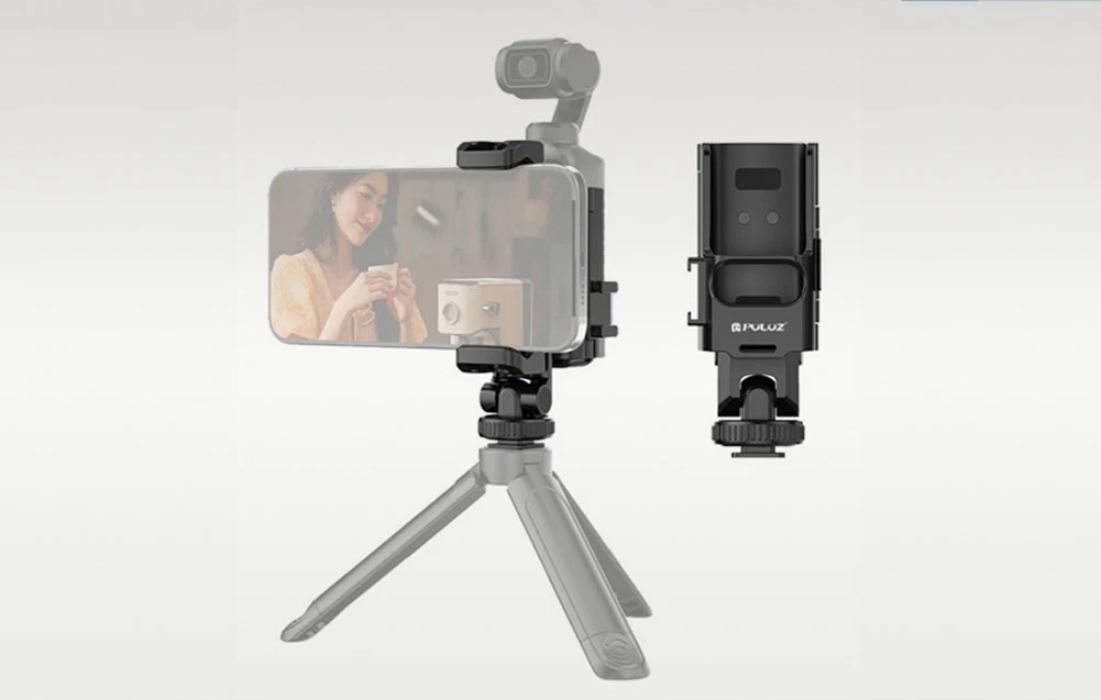 Adaptor de montare pentru un smartphone și o cameră de acțiune atașat la un trepied