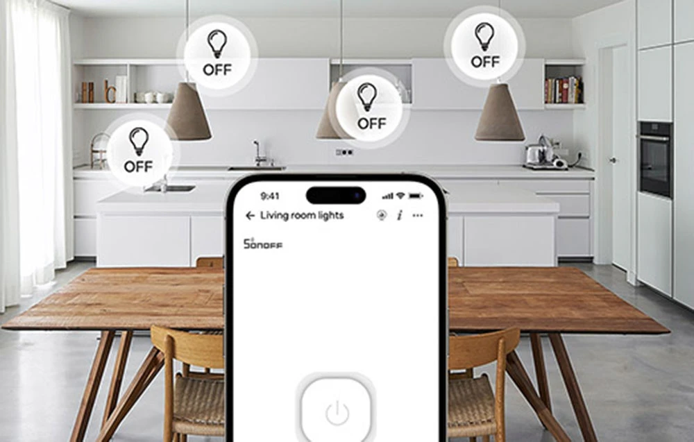 Un smartphone cu o aplicație de control al iluminatului din bucătărie care afișează pictogramele luminilor stinse