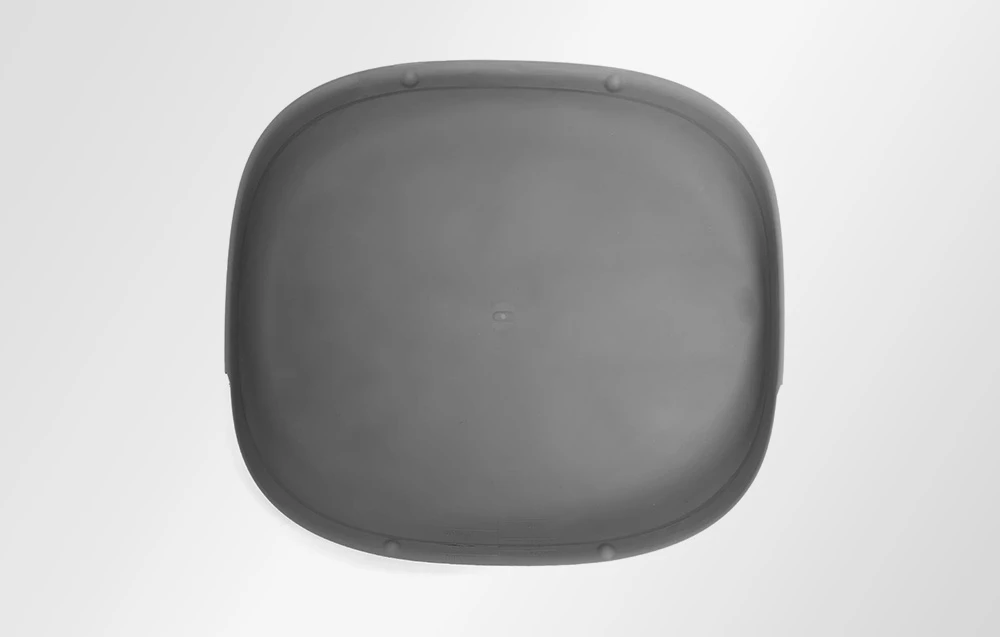 Covoraș din silicon gri pentru litiera pe un fundal deschis