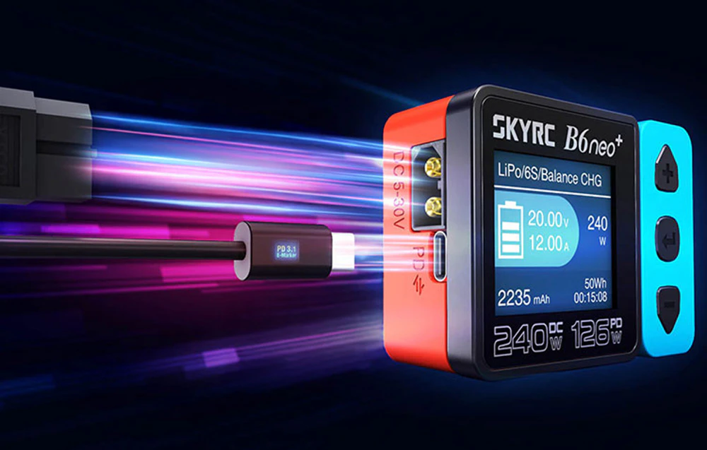 Încărcător inteligent SkyRC B6neo+ cu porturi pentru conectarea cablurilor.