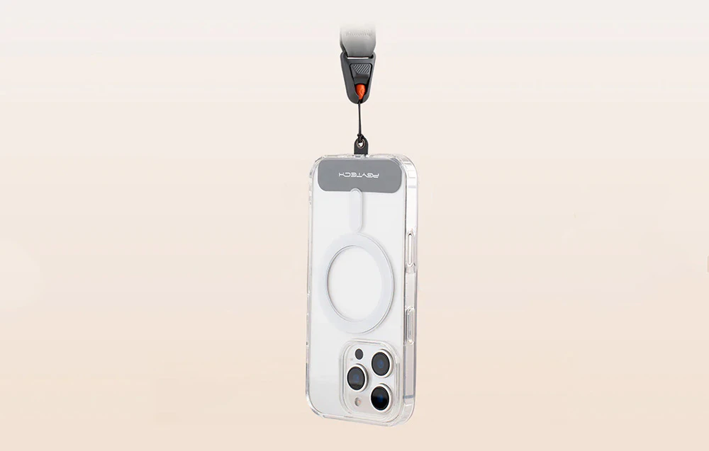 Un iPhone montat pe o curea PGYTECH