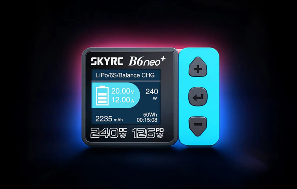 Încărcător inteligent SkyRC B6neo+ iluminat cu lumini colorate pe un fundal negru.