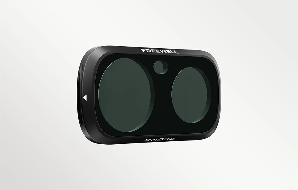 Filtru Freewell ND32 pentru Insta360 Luna Ultra pe fundal alb