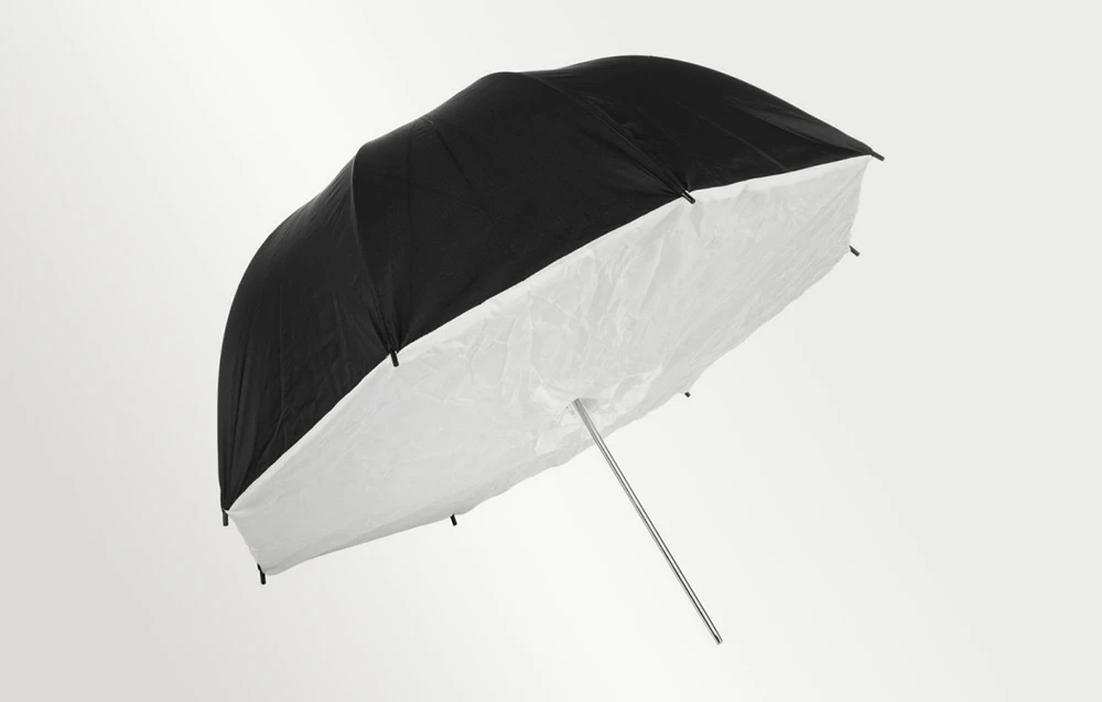Softbox cu umbrelă GODOX UB-010-33 pe un fundal cu gradient gri