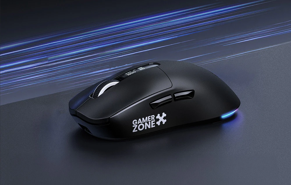 Mouse de gaming Onikuma negru pe un fundal întunecat cu iluminare albastră
