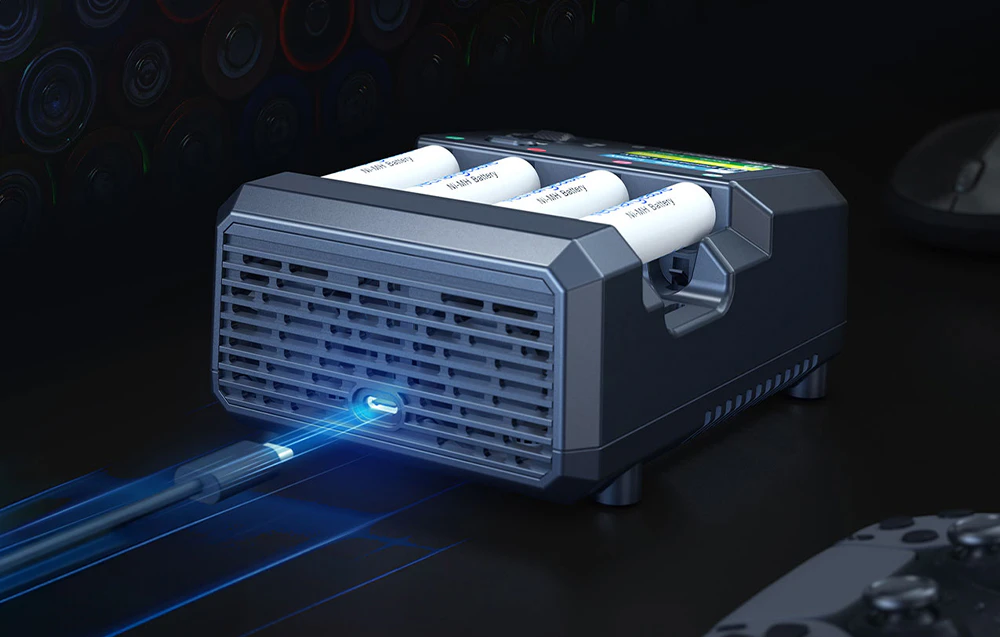 Partea din spate a încărcătorului SkyRC NC3000 Pro cu port USB-C și sistem de ventilație.